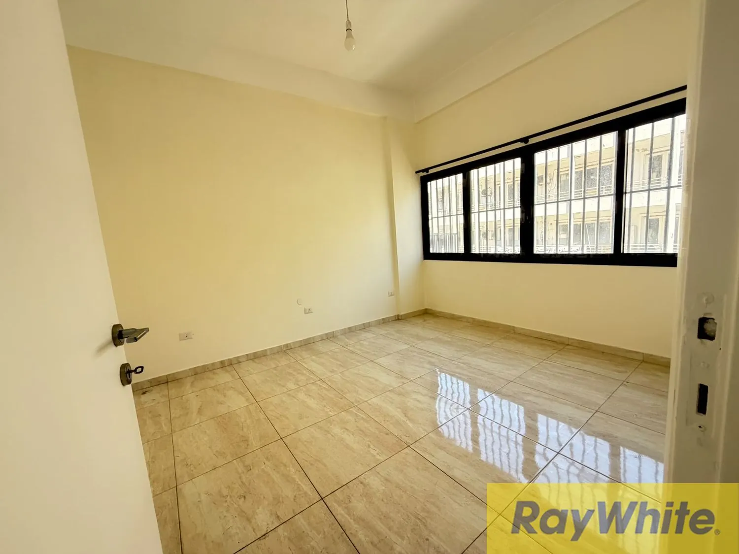 Office For Rent In Badaro — الصورة 3
