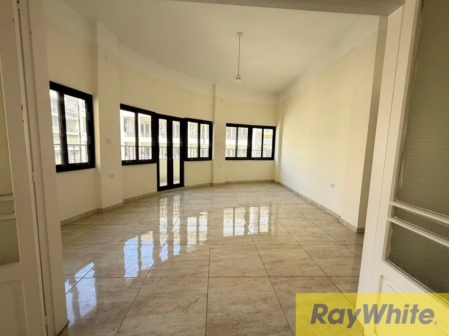 Office For Rent In Badaro — الصورة 4