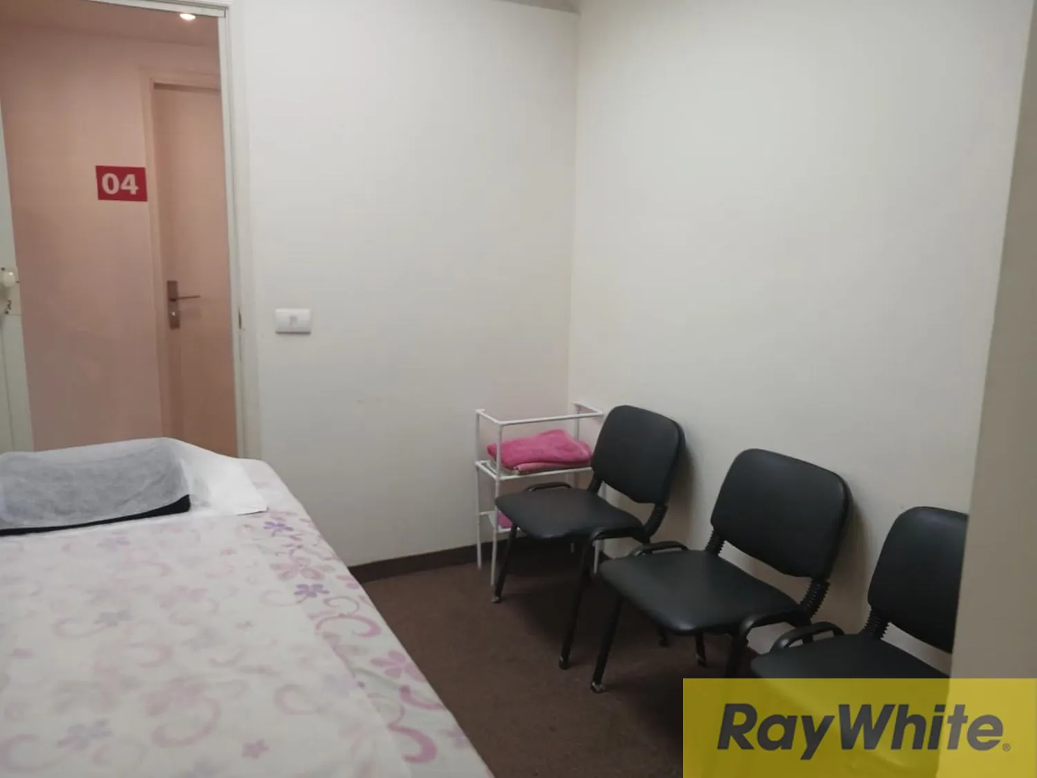 Furnished Polyclinic For Rent In Hamra — الصورة 2
