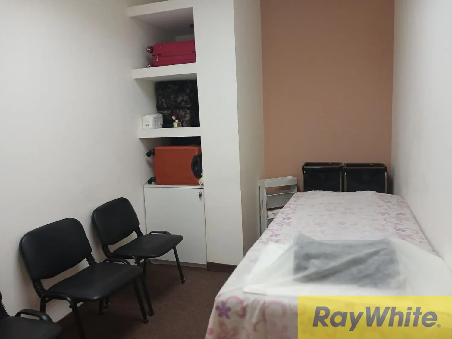 Furnished Polyclinic For Rent In Hamra — الصورة 3