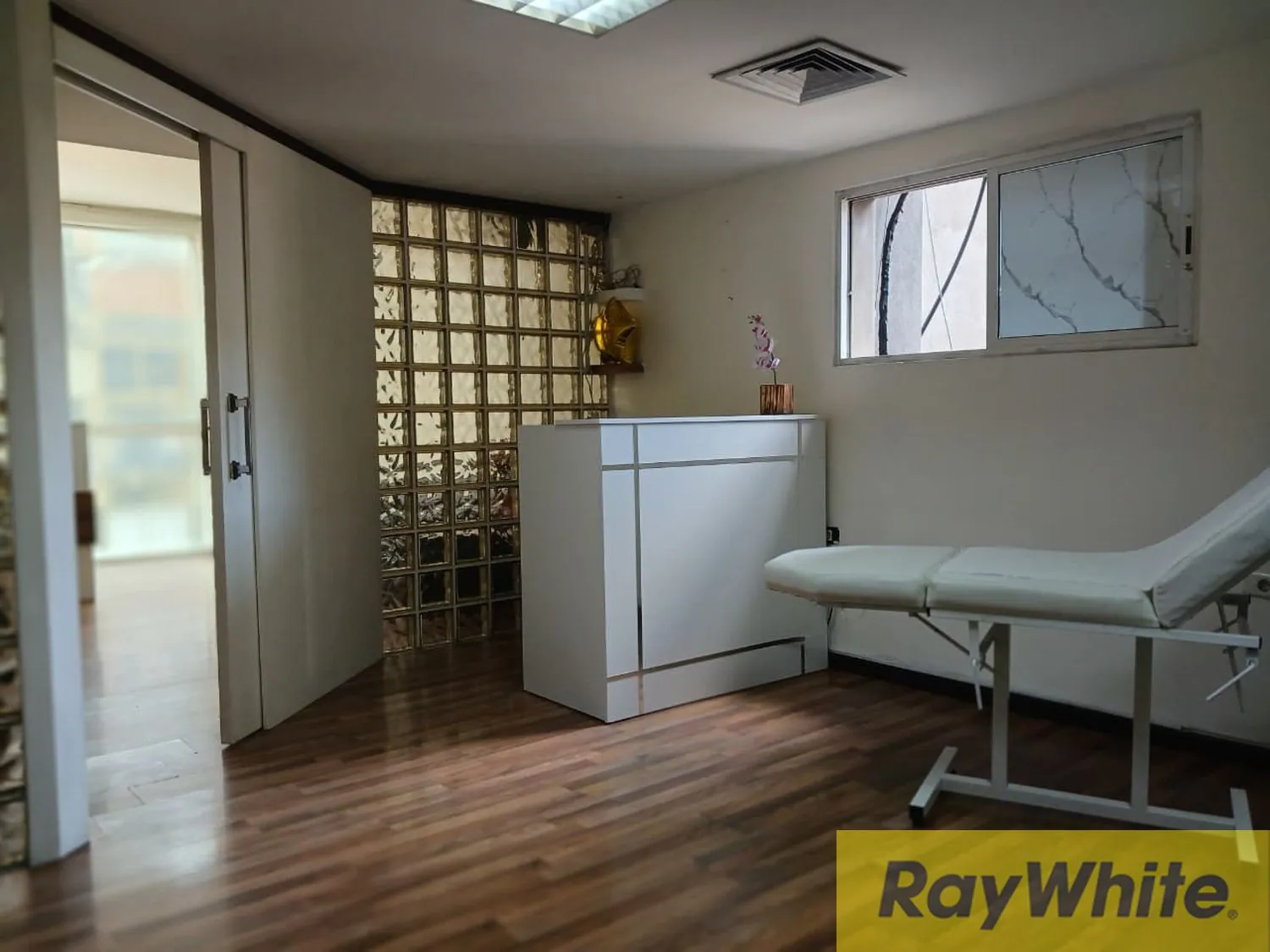 Furnished Polyclinic For Rent In Hamra — الصورة 3