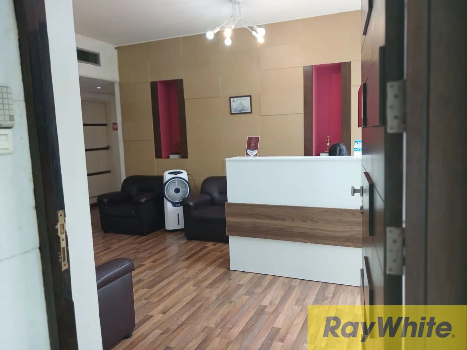 Furnished Polyclinic For Rent In Hamra — الصورة 4