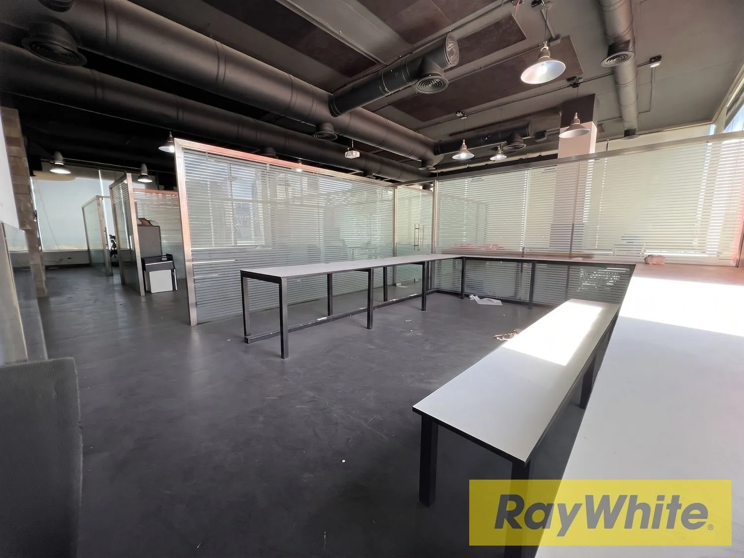 Fully Equipped Office For Sale In Dbayeh — الصورة 3