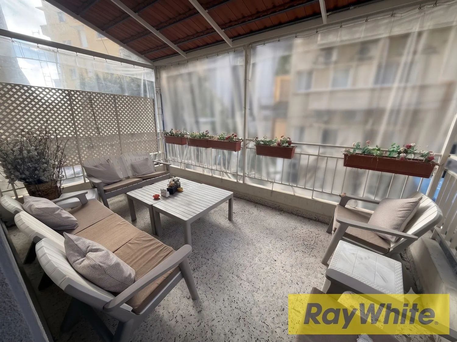 Furnished Apartment For Sale – Achrafieh, Rizk Area — الصورة 4