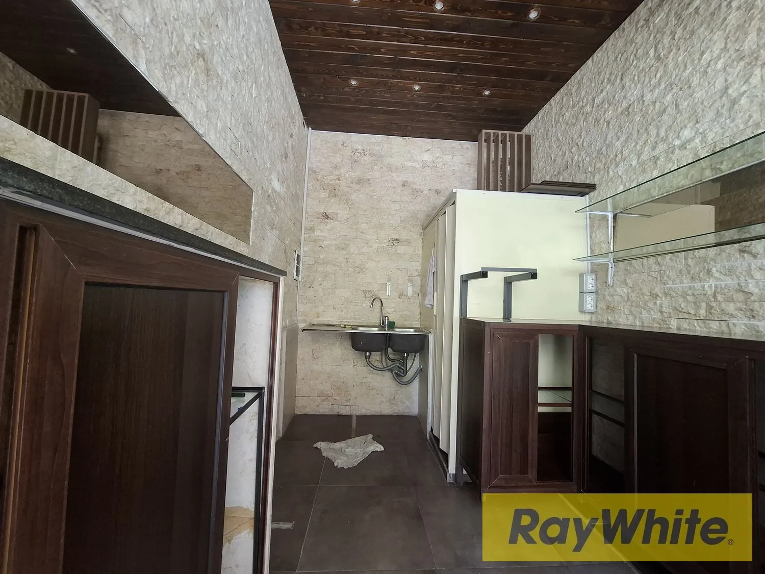 Shop For Rent In Achrafieh — photo 1