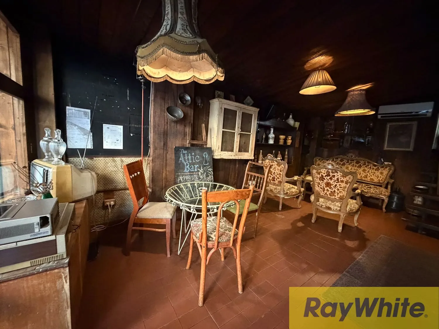 Restaurant For Sale In Badaro — الصورة 4