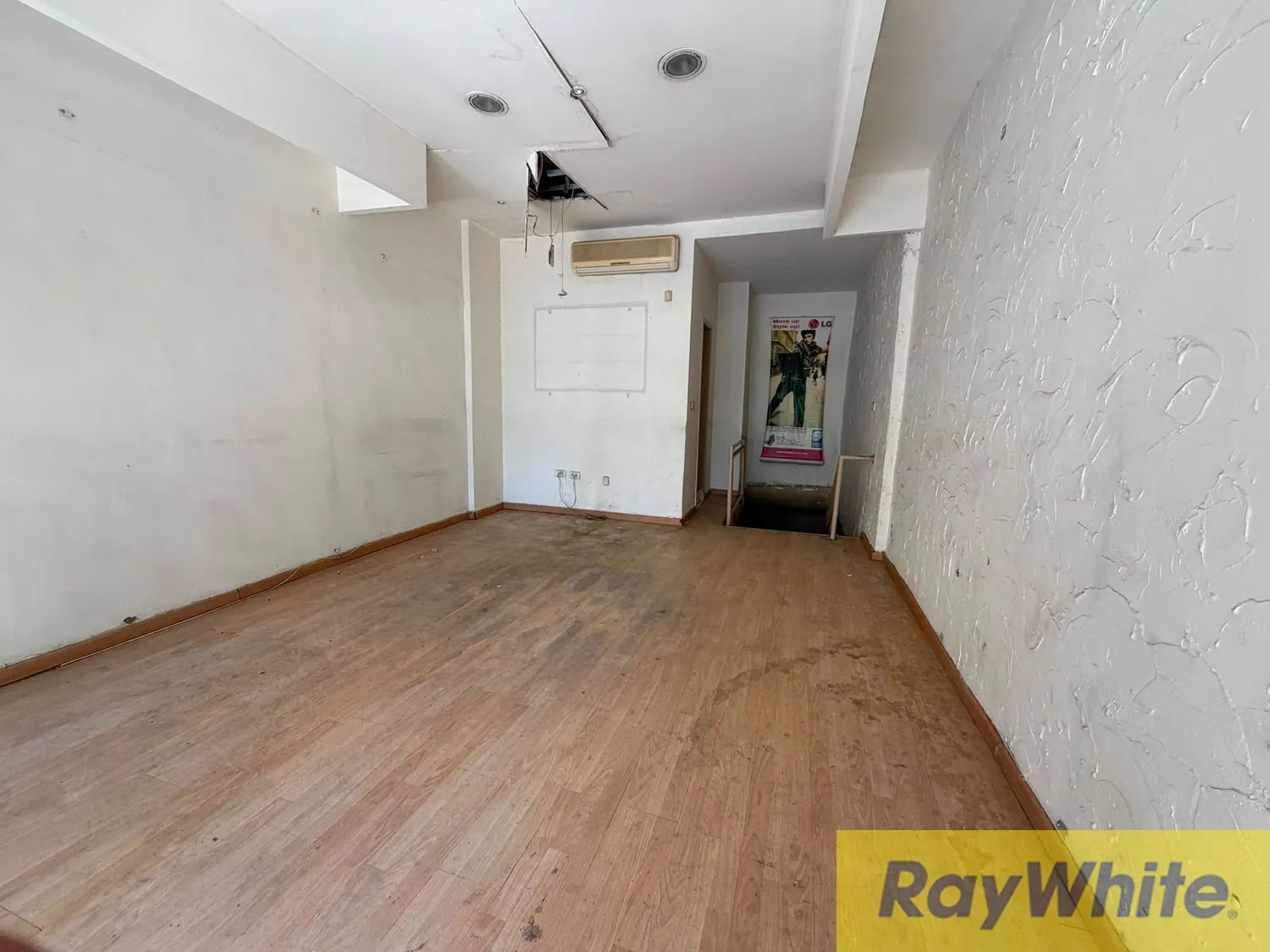 Shop For Rent In Badaro — الصورة 3