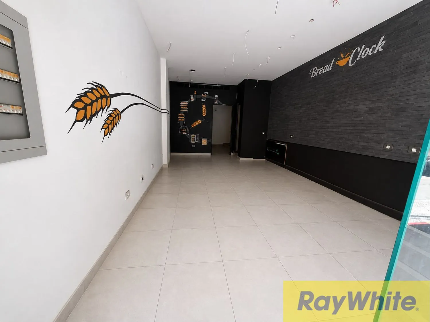 Shop For Rent In Badaro — الصورة 2