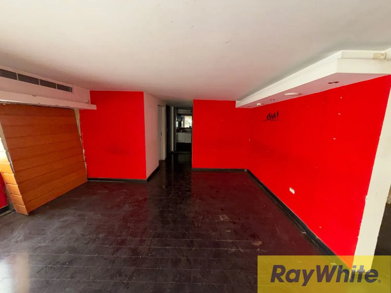 Restaurant For Rent In Badaro — الصورة 4