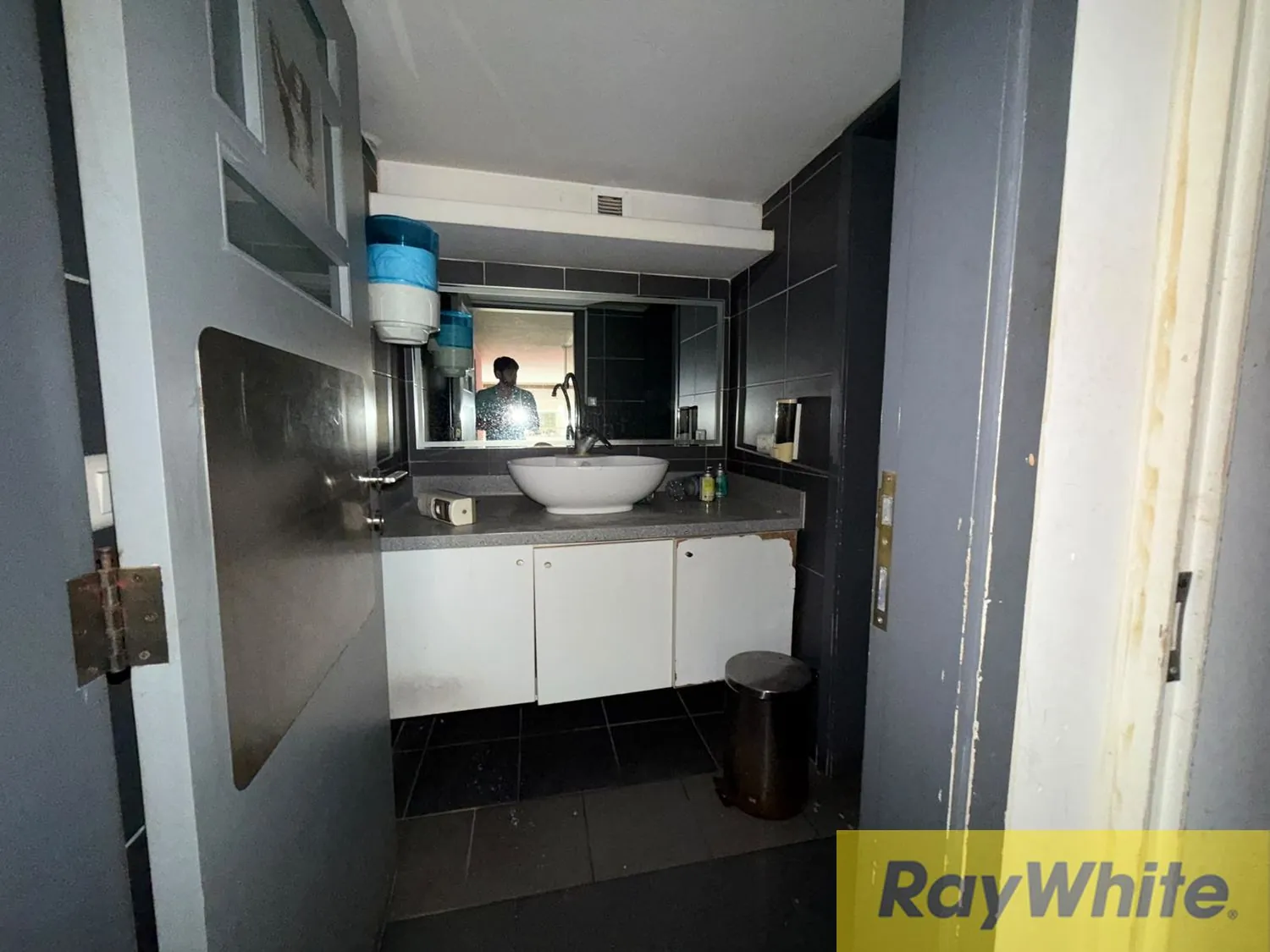 Restaurant For Rent In Badaro — الصورة 5