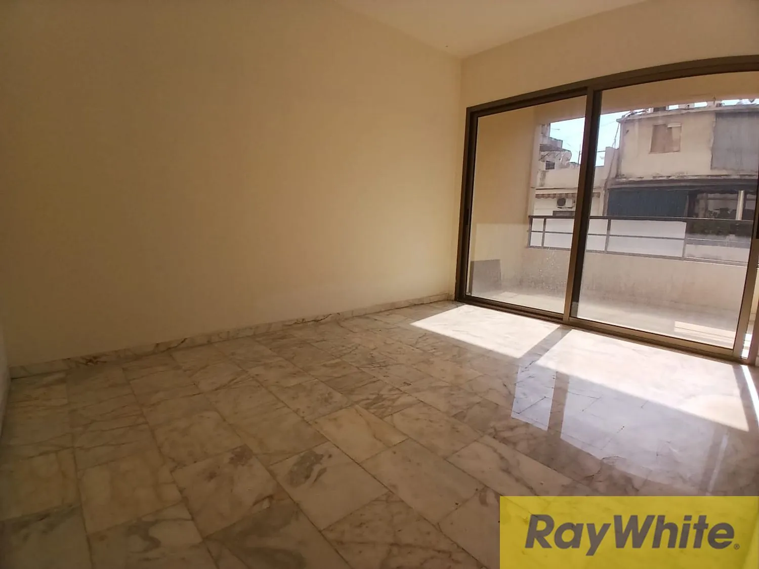 Apartment For Sale In Sakiet Al Janzeer — الصورة 5