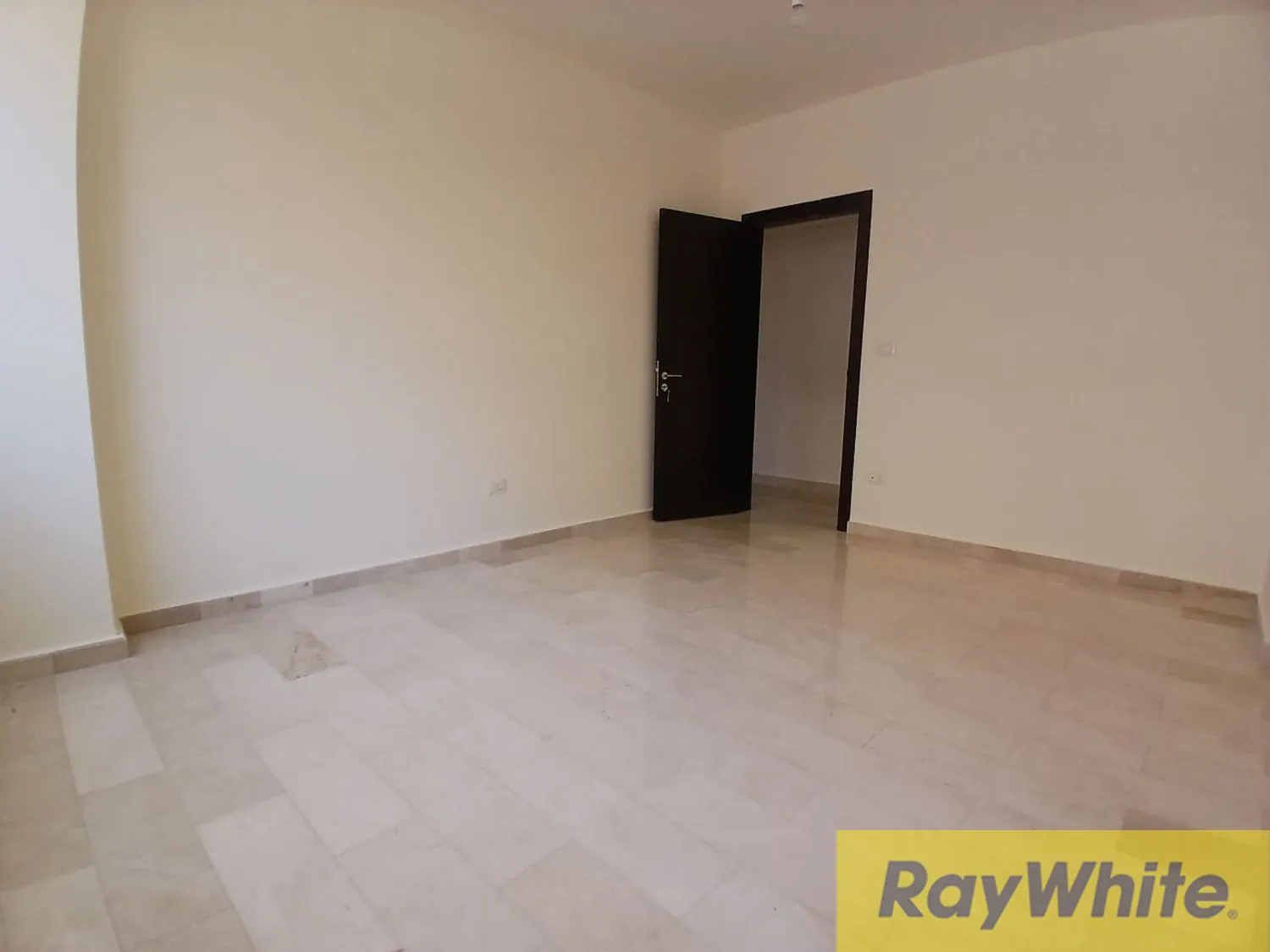 Apartment For Sale In Sanayeh — الصورة 4