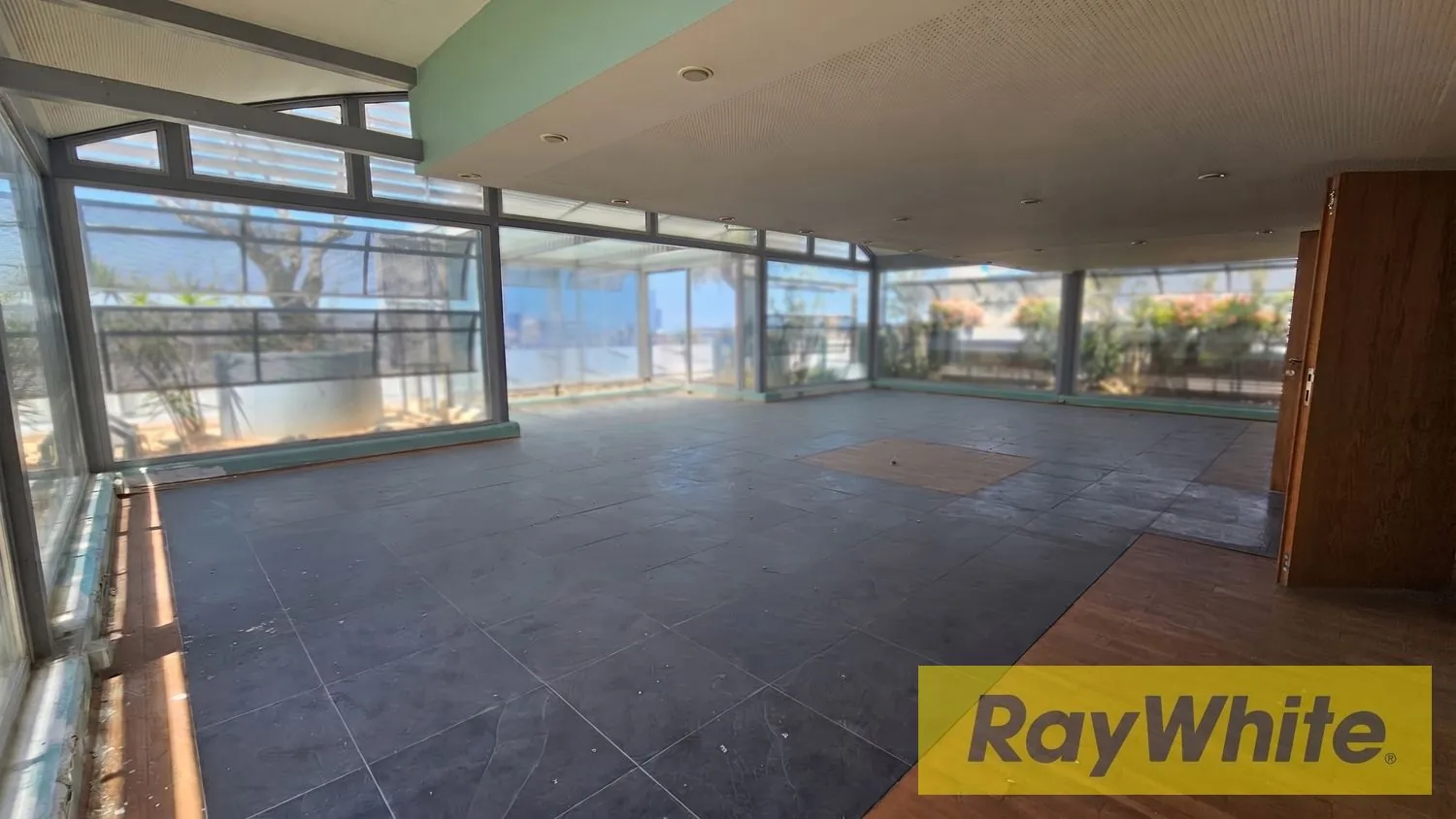 Office For Rent In Mkalles | Open View — photo 2