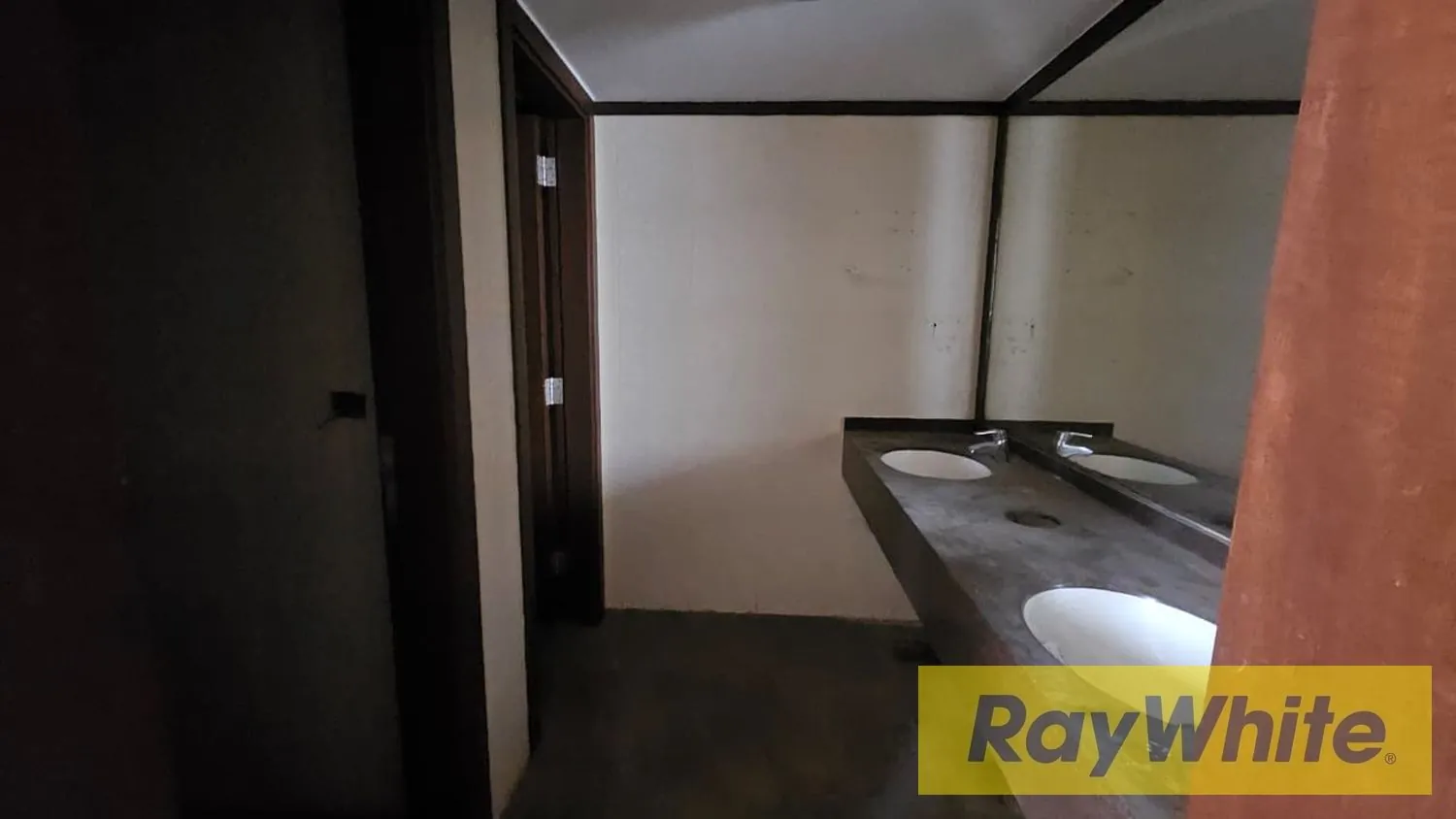 Showroom For Rent In Mkalles — photo 5
