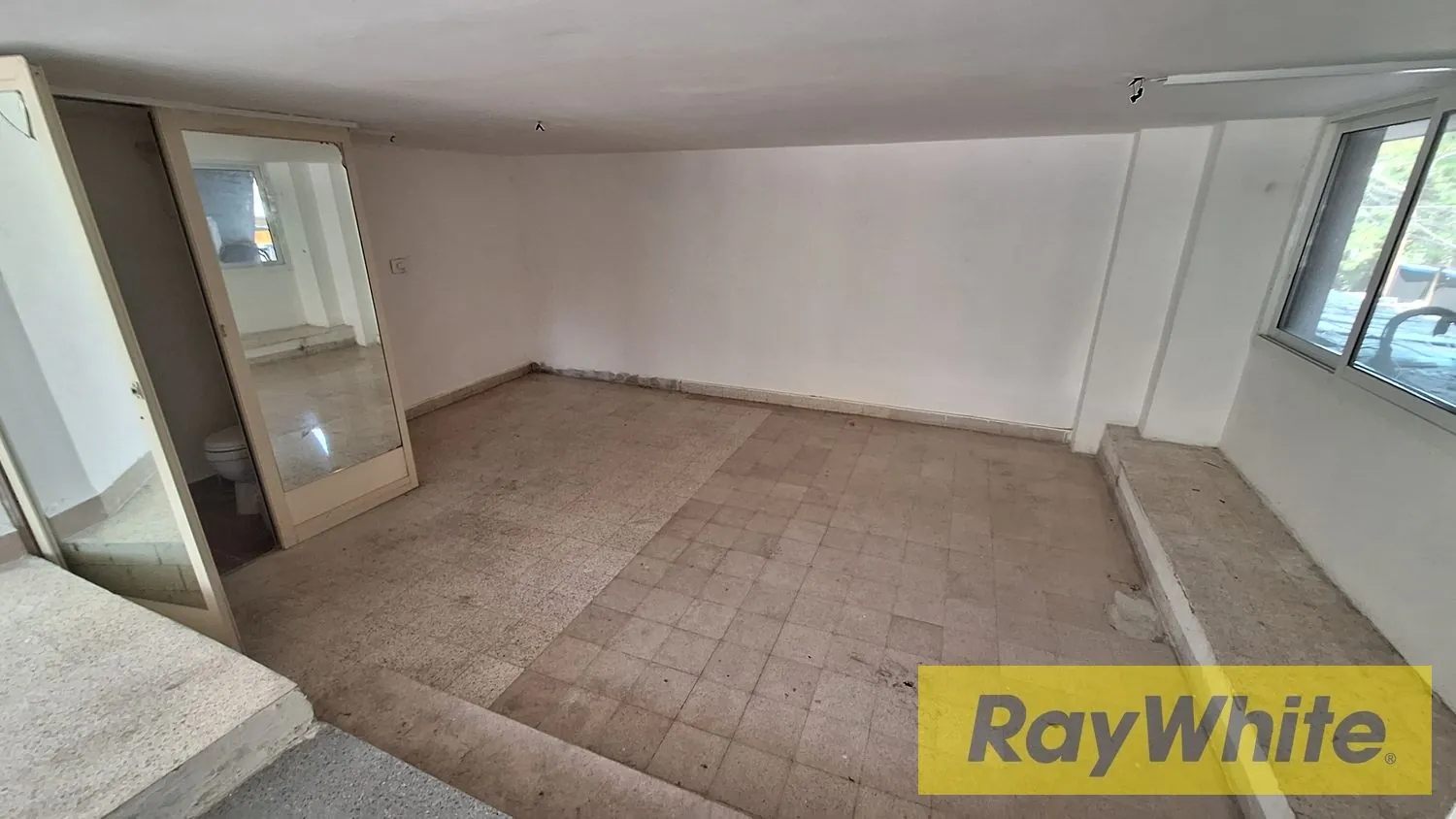 Shop For Rent In Achrafieh — photo 2