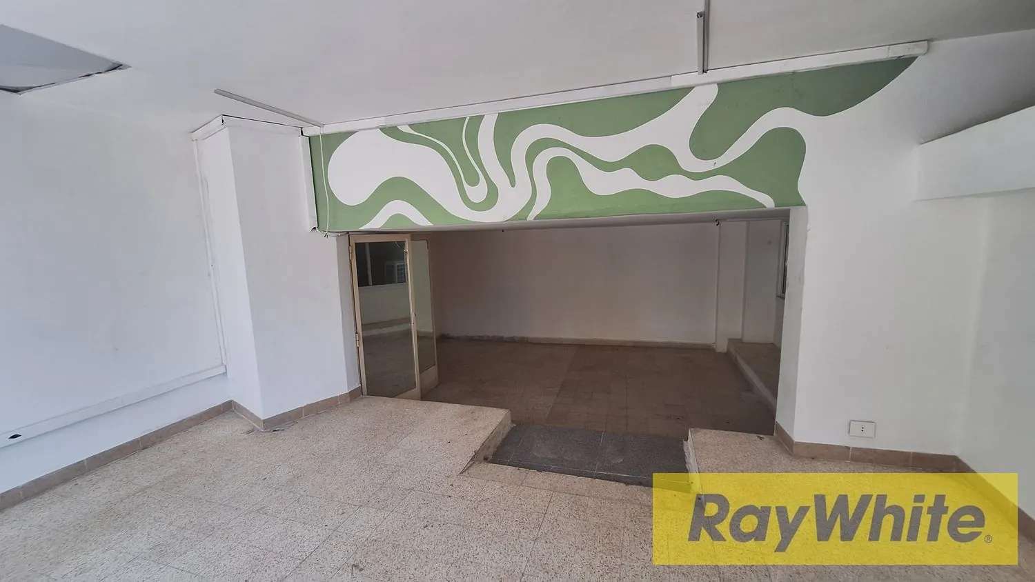 Shop For Rent In Achrafieh — photo 3