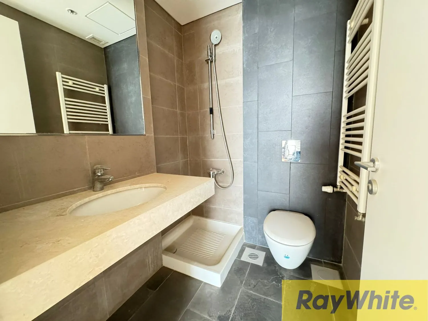 Luxury Apartment For Sale In Ain Al Mraiseh — الصورة 2