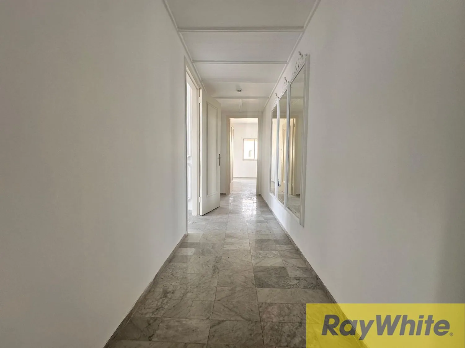Apartment For Sale In Ramlet Al Baydah — الصورة 3