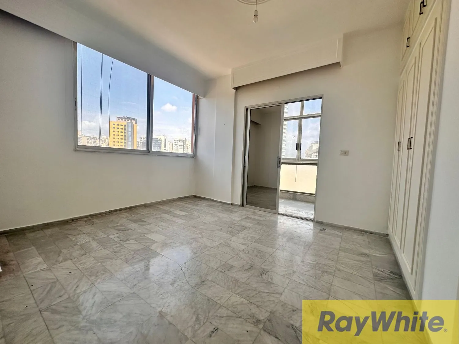 Apartment For Sale In Ramlet Al Baydah — الصورة 4