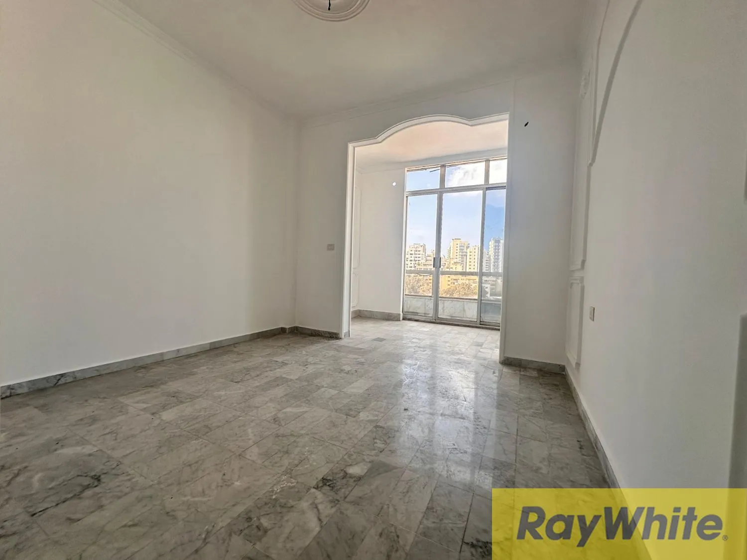 Apartment For Sale In Ramlet Al Baydah — الصورة 5