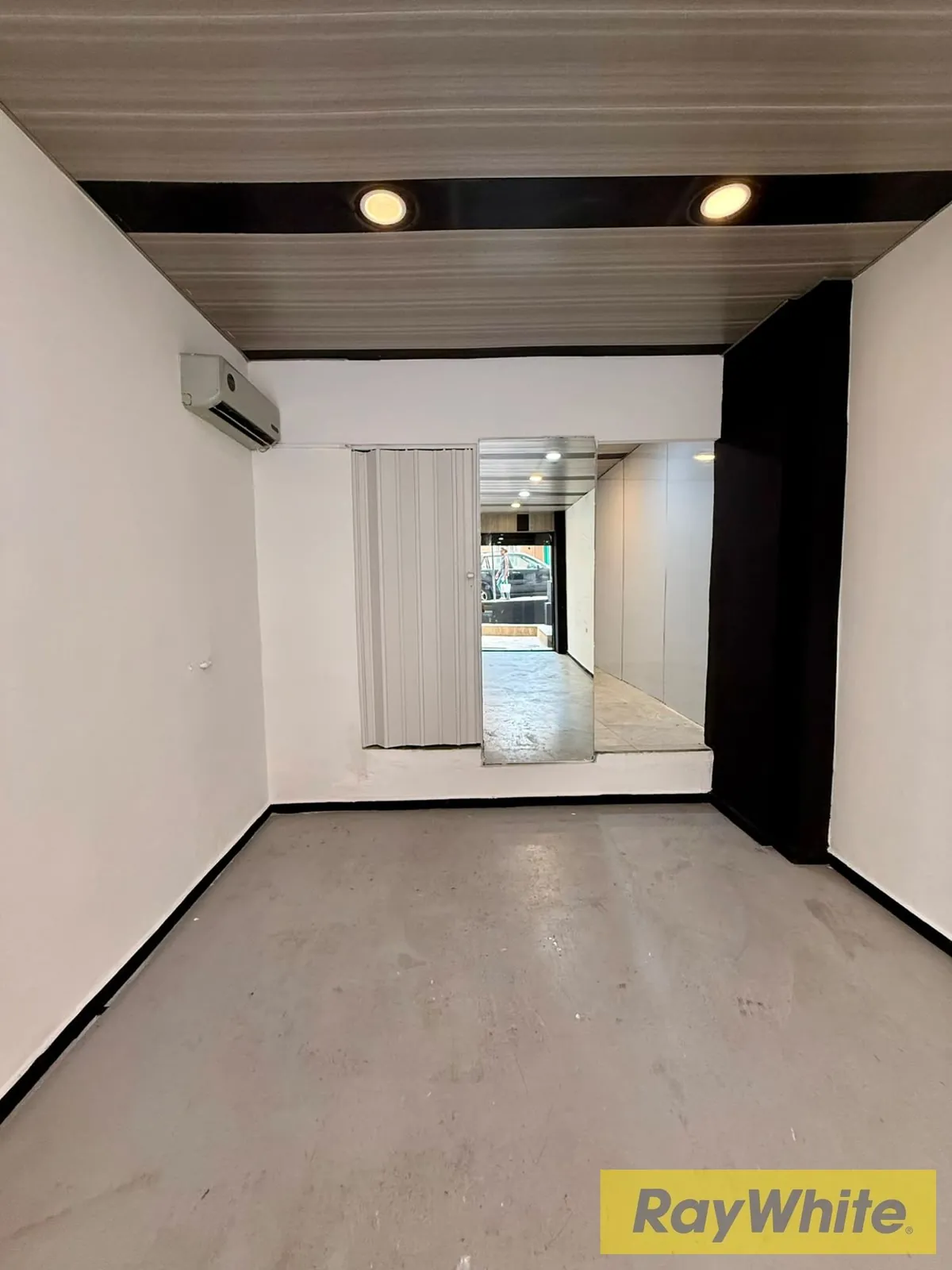 Shop For Rent – Achrafieh, Fassouh — الصورة 3