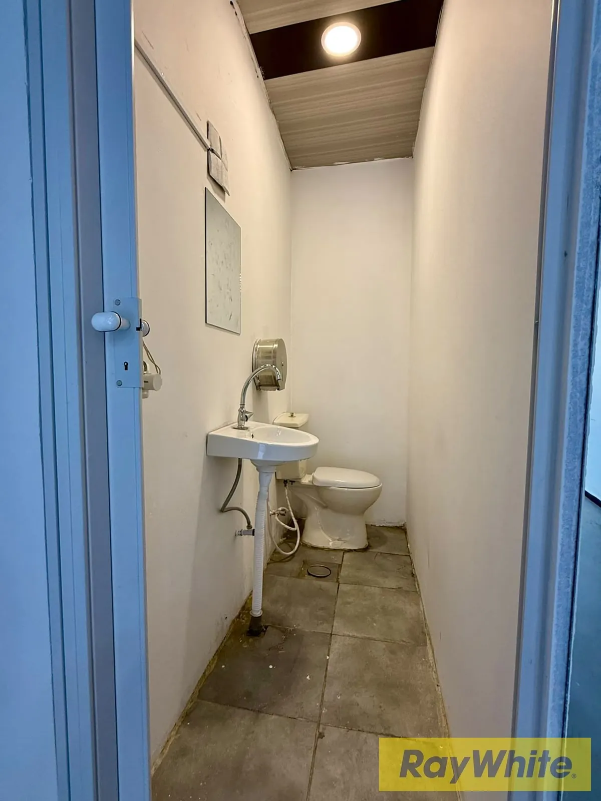Shop For Rent – Achrafieh, Fassouh — الصورة 5