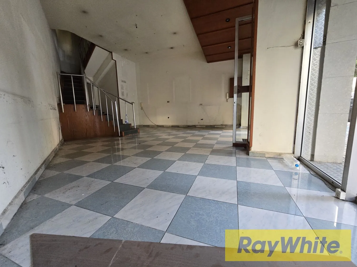 Shop For Rent – Prime Location In Achrafieh — photo 2