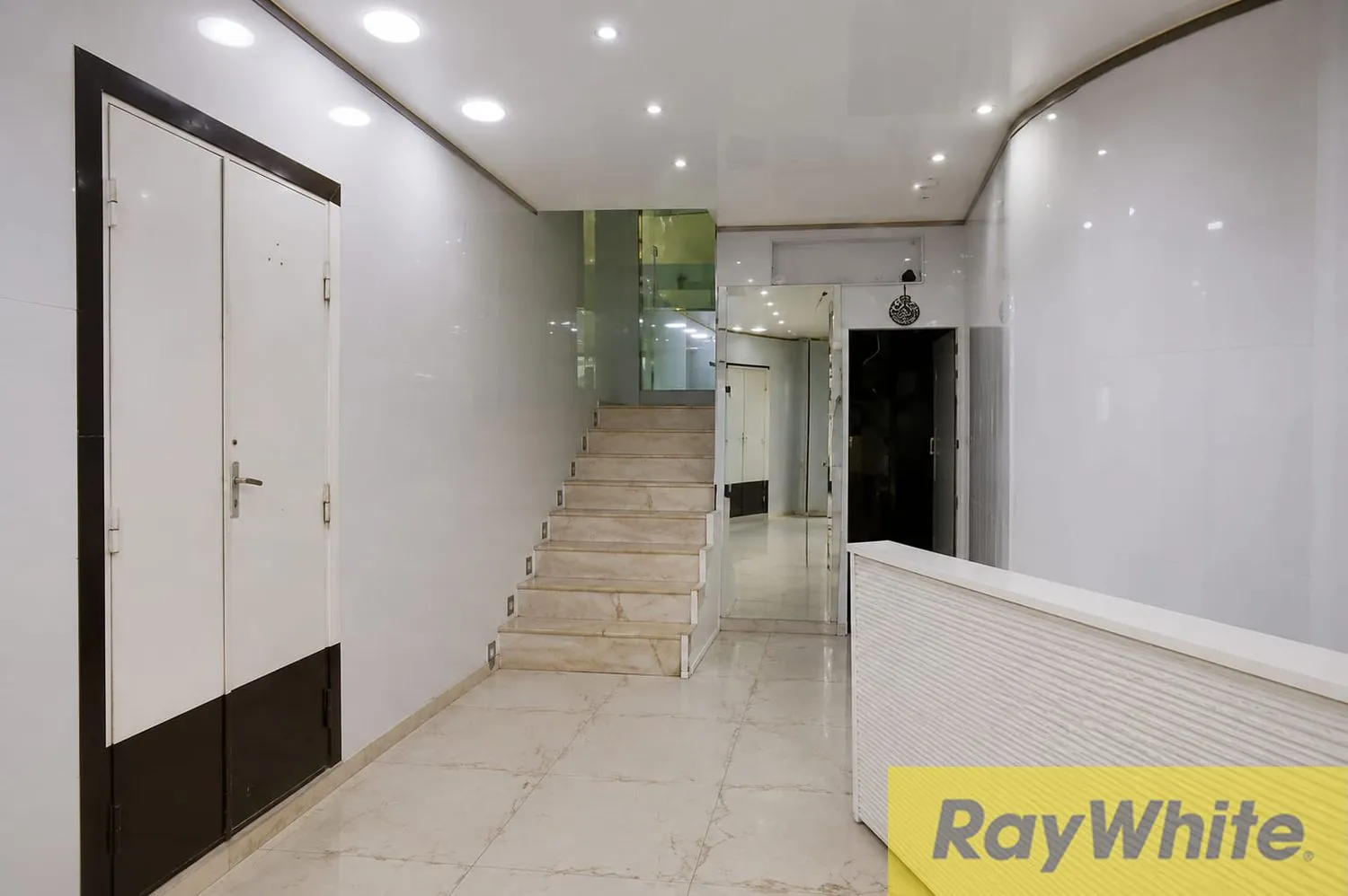 Shop For Rent In Verdun — الصورة 4