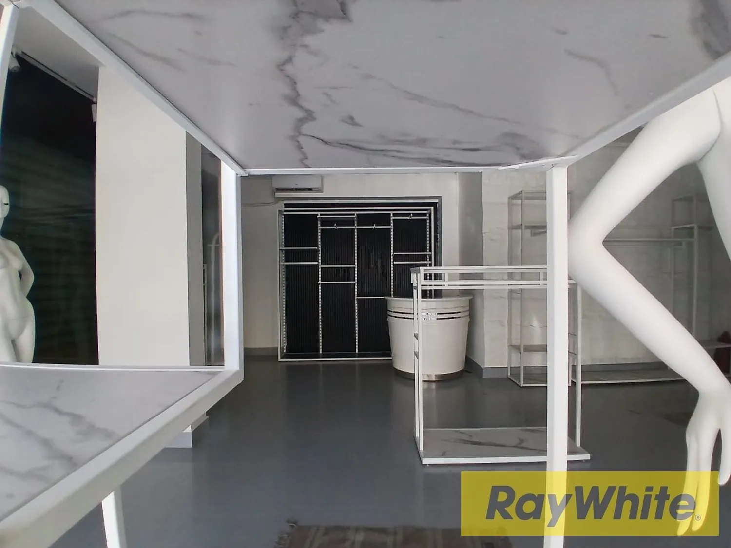 Showroom For Rent – Ain El Remmaneh