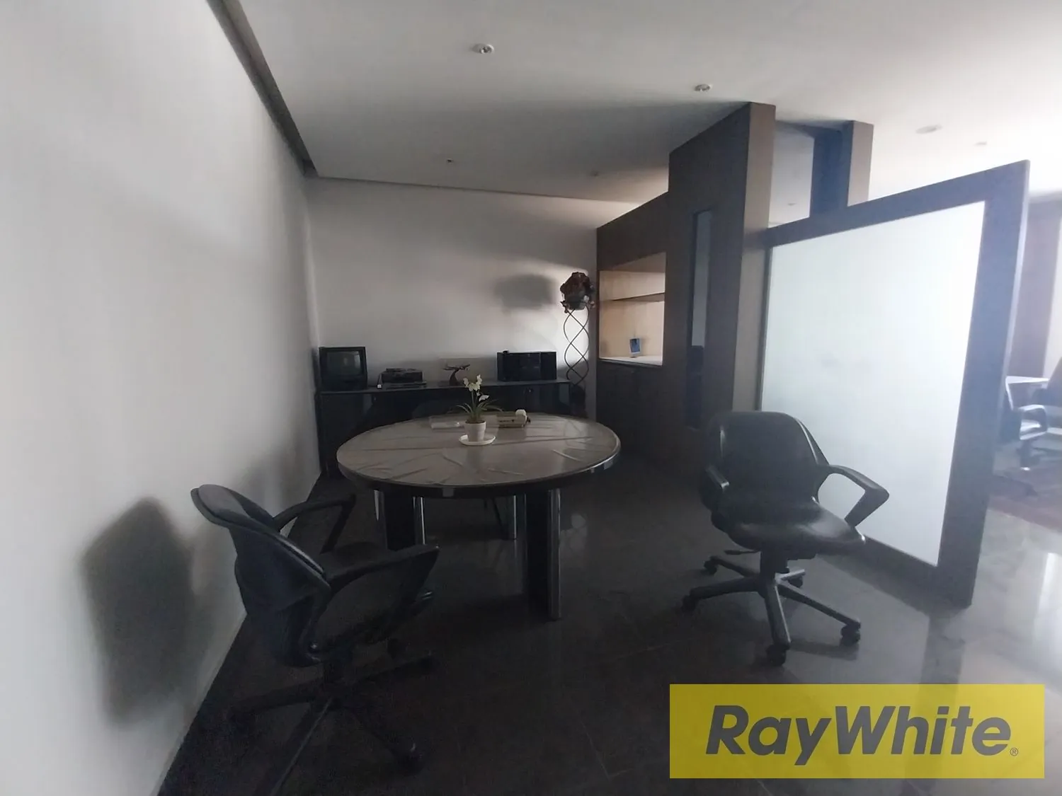 Furnished Office For Sale In Burj Al Ghazal Tower In Ashrafieh — الصورة 3