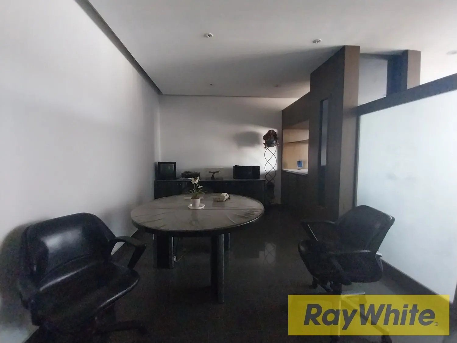 Furnished Office For Sale In Burj Al Ghazal Tower In Ashrafieh — الصورة 4