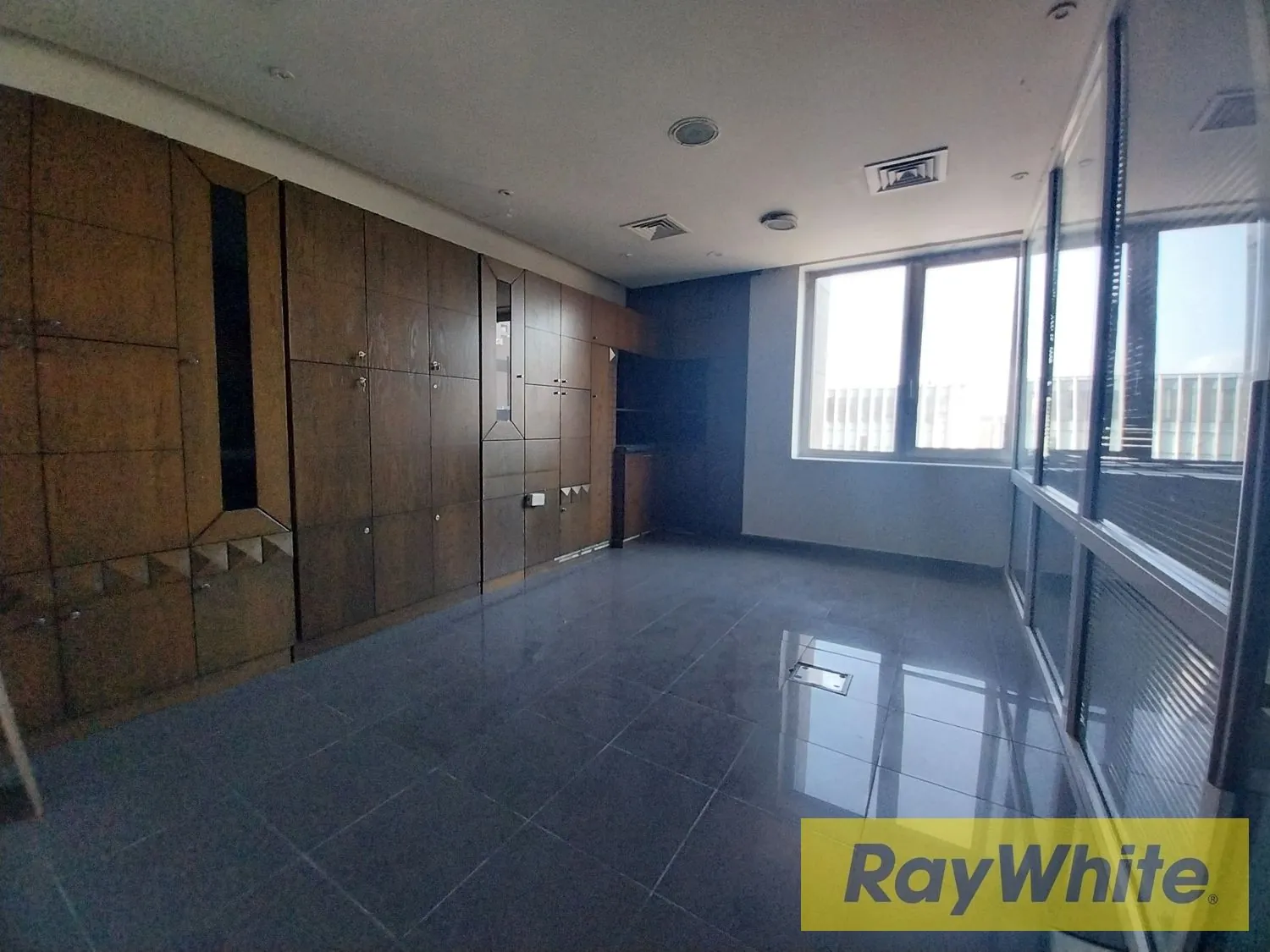 Furnished Office For Sale In Burj Al Ghazal Tower In Ashrafieh — الصورة 5