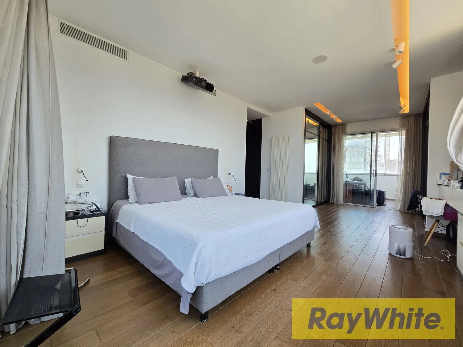 Triplex With Private Pool For Sale In Achrafieh — الصورة 2