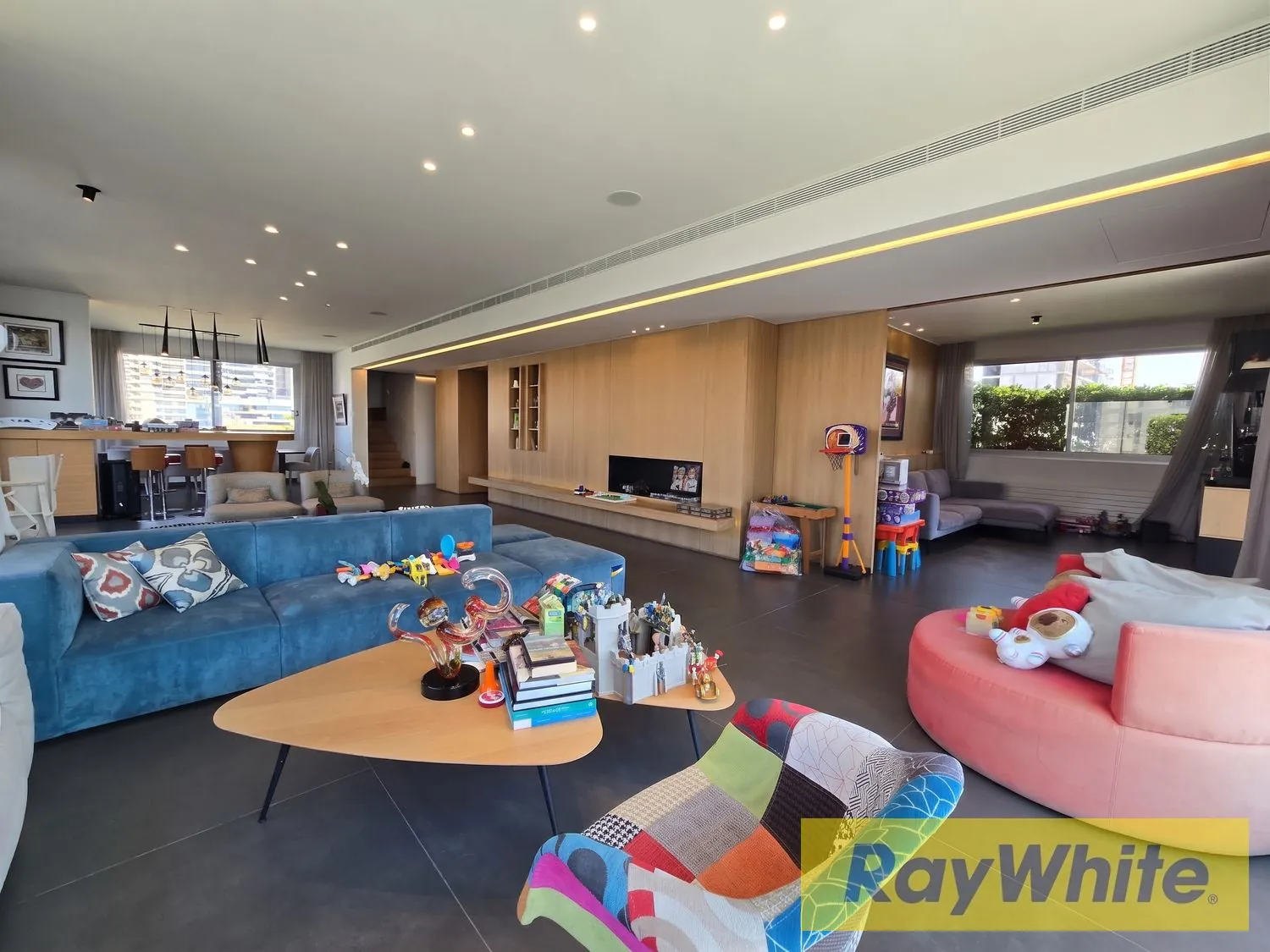 Triplex With Private Pool For Sale In Achrafieh — الصورة 3