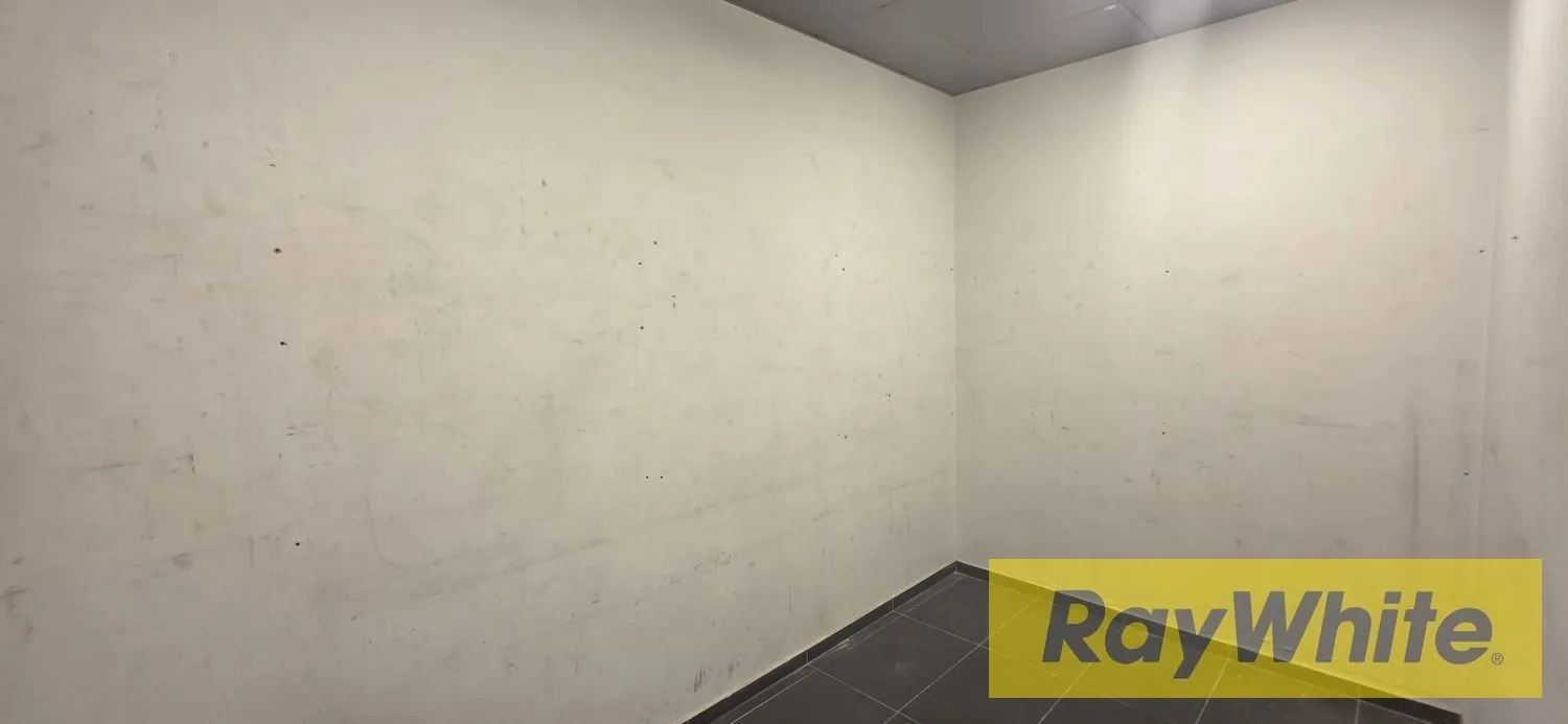 Showroom For Rent In Furn El Chebbak | Prime Location| — الصورة 2