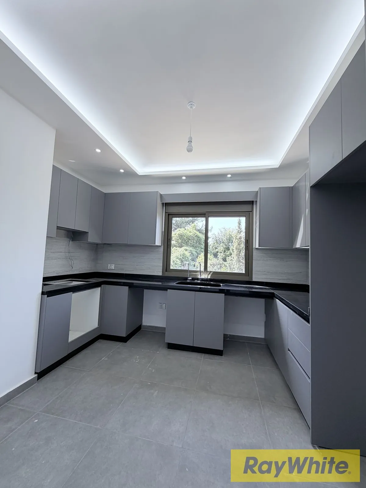 Apartment For Sale In Bsalim With Terrace — الصورة 4