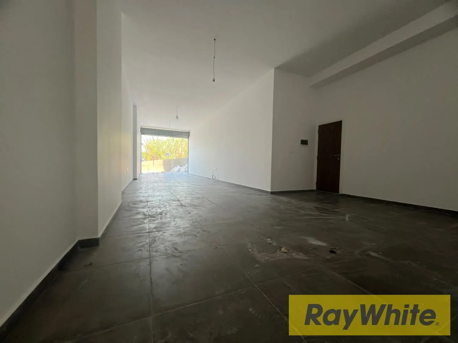 Shop For Rent In Dbayeh — الصورة 2