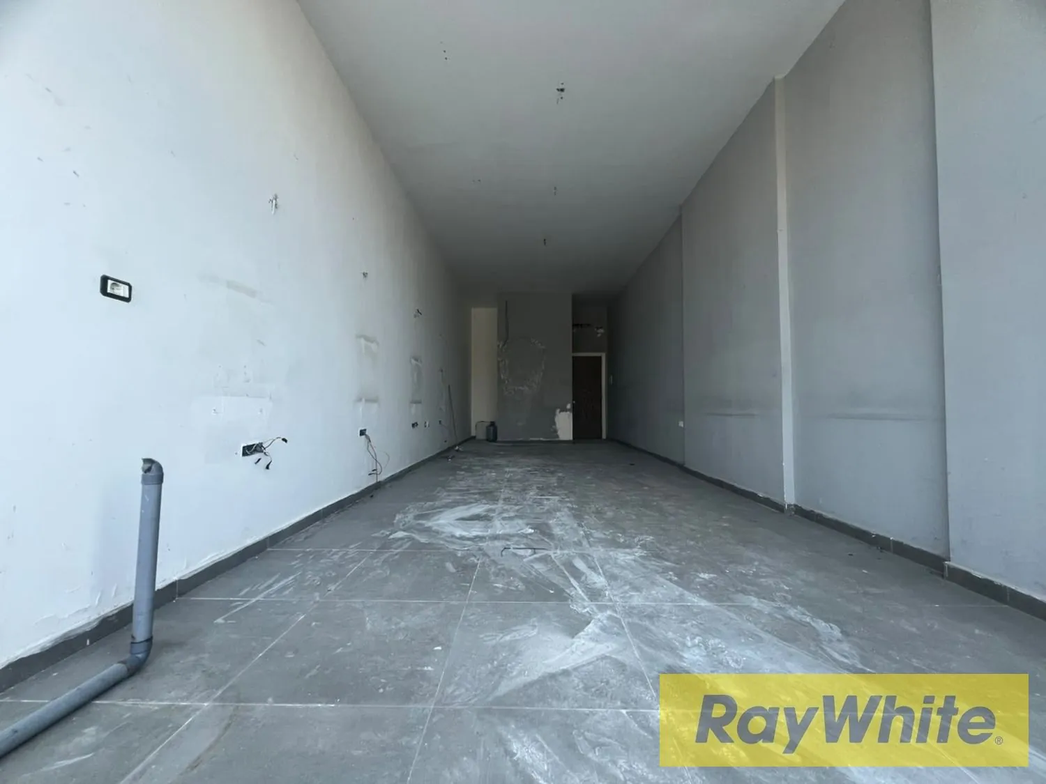 Shop For Rent In Dbayeh — الصورة 2
