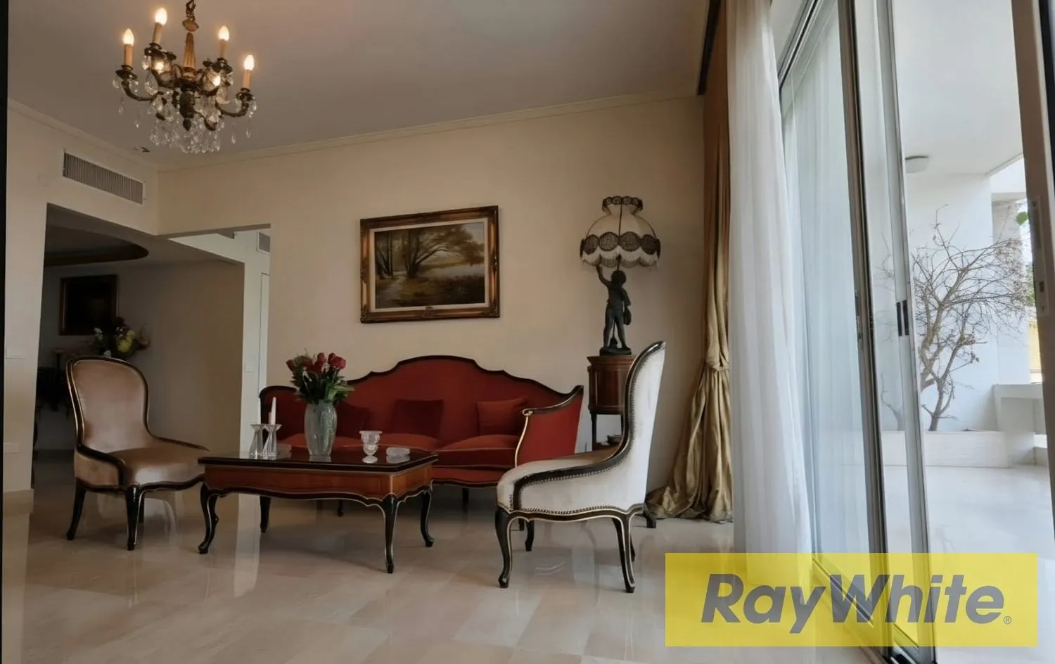 Exclusive Furnished Apartment For Sale In Achrafieh, Tabaris — الصورة 2