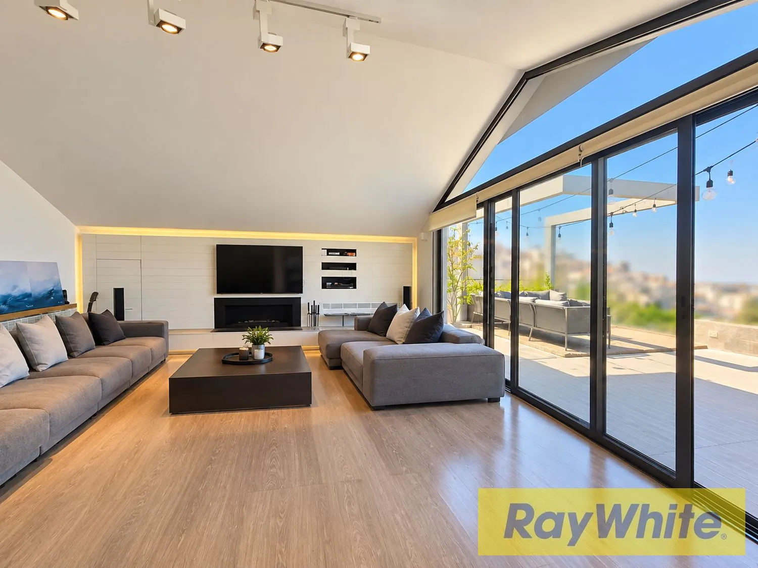 Luxurious Duplex For Sale In Beit El Kiko L 280sqm + 60sqm Terrace L — الصورة 4