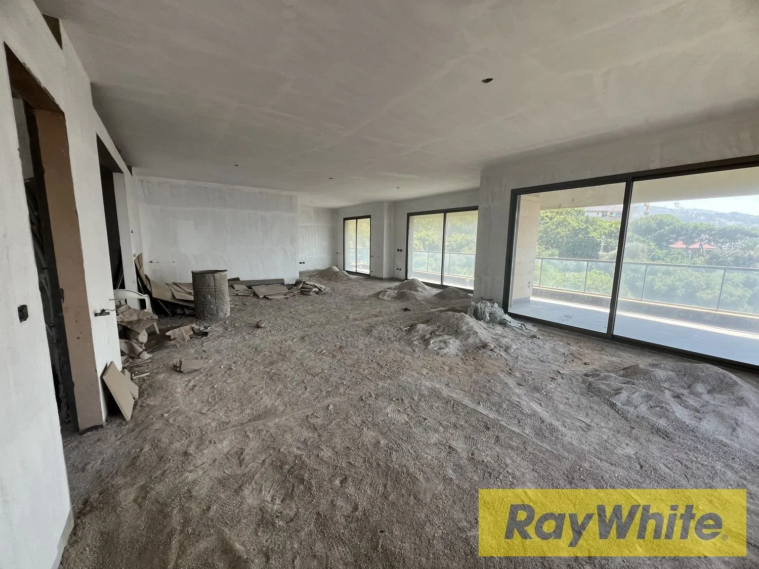 Apartment With Roof Terrace For Sale In El Naqqache