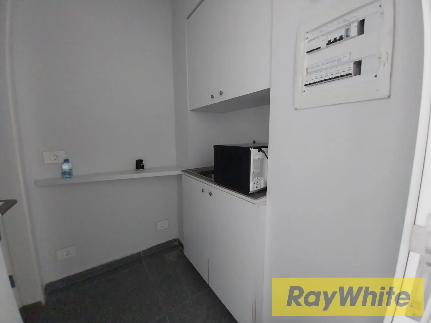 Office For Rent In Antelias — الصورة 4