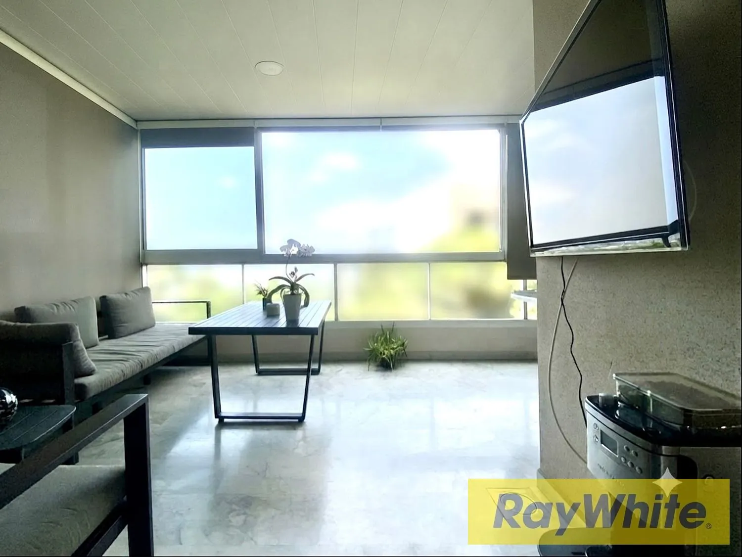 Fully Furnished Apartment For Sale In Dik El Mehdi With 1 Parking Space — الصورة 2