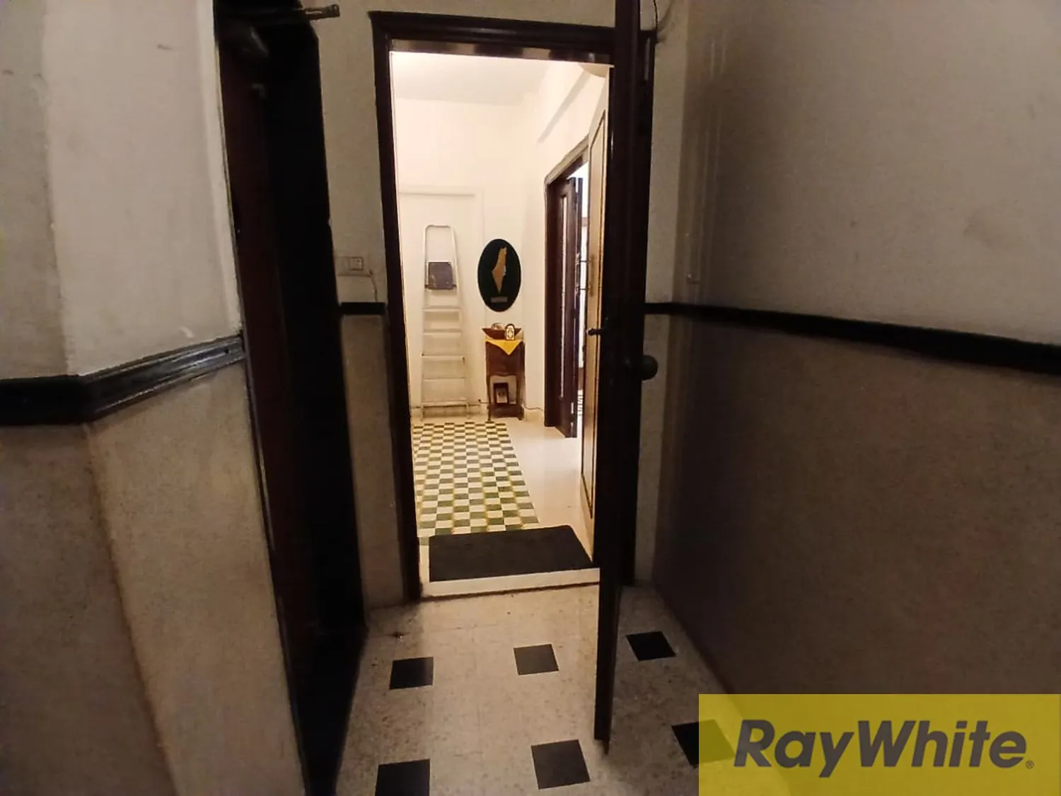 Apartment For Sale In Hamra — الصورة 2