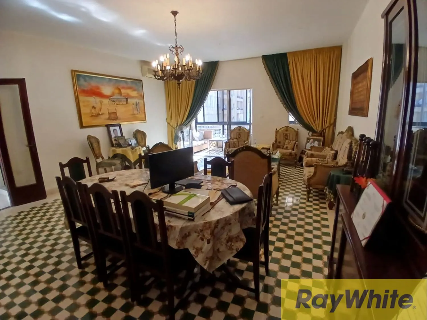 Apartment For Sale In Hamra — الصورة 5