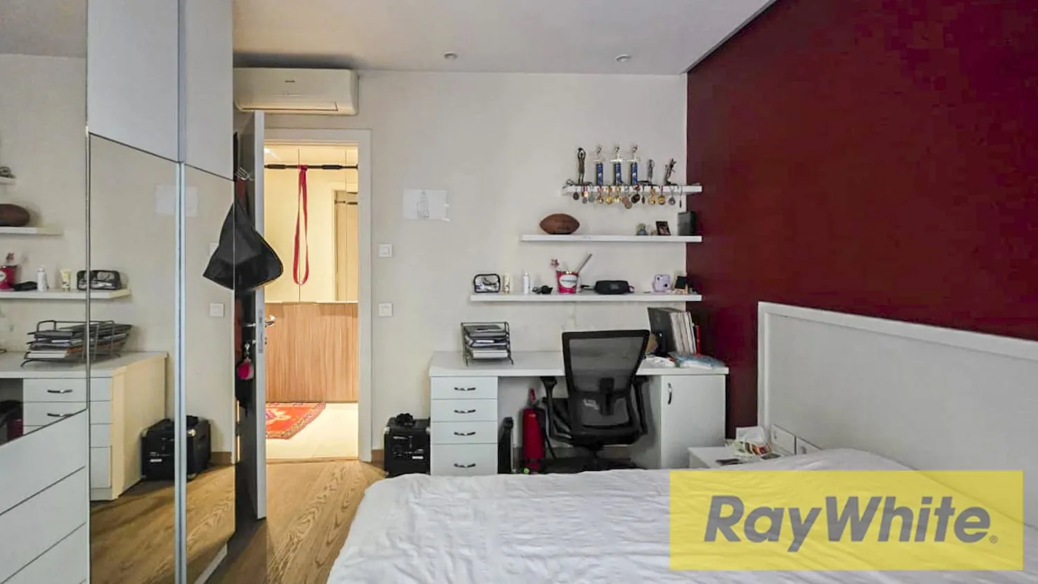 Modern Apartment For Sale In Achrafieh – Furnished — الصورة 2