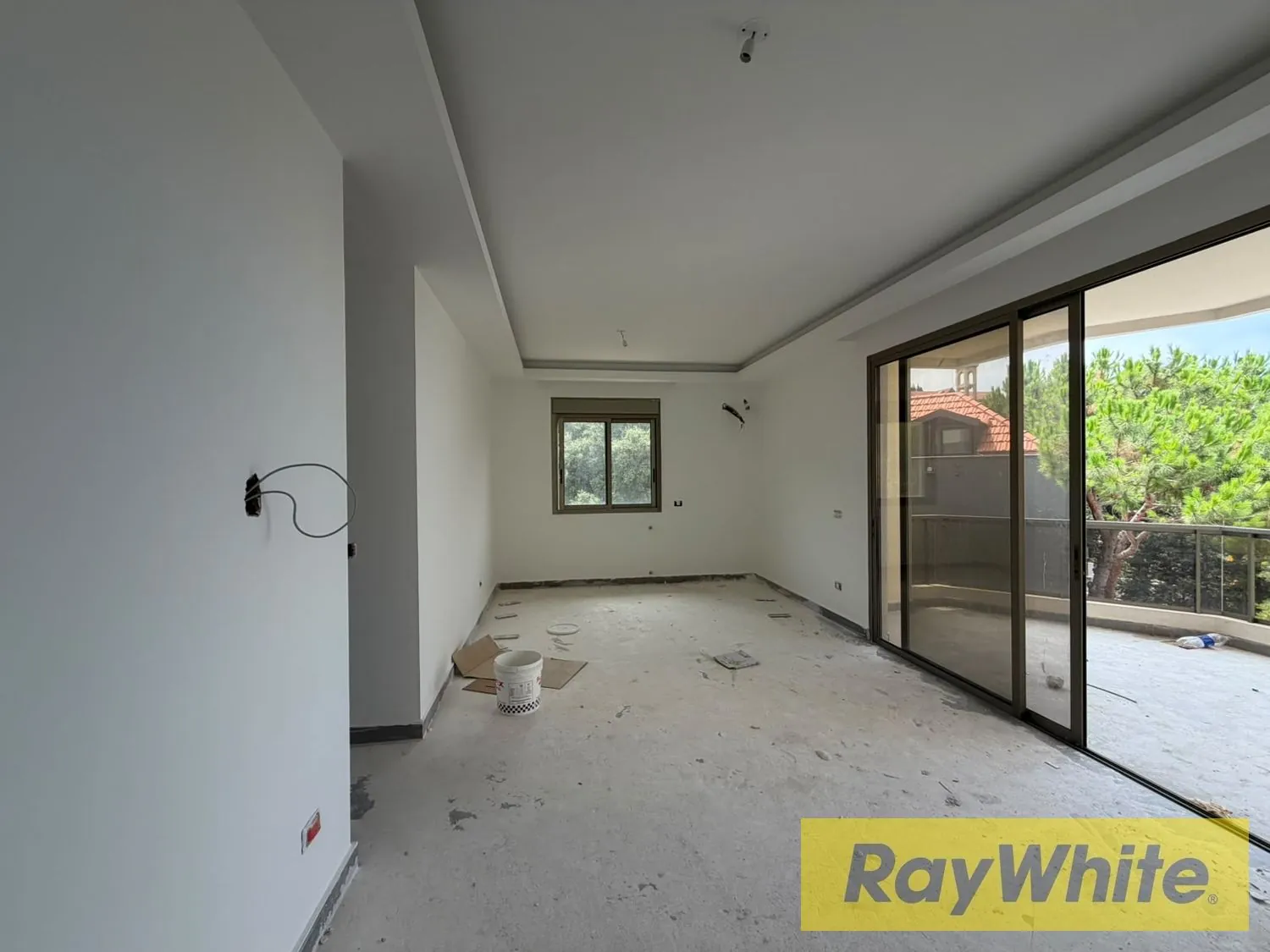 Duplex With Terrace For Sale In Jouret El Ballout — الصورة 4