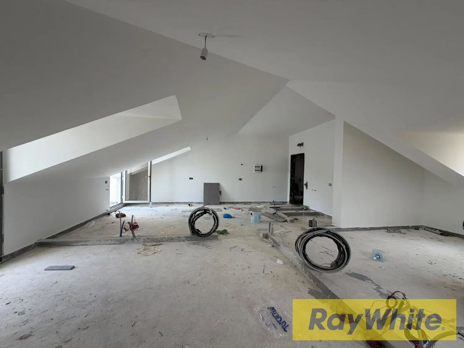 Duplex With Terrace For Sale In Jouret El Ballout — الصورة 3