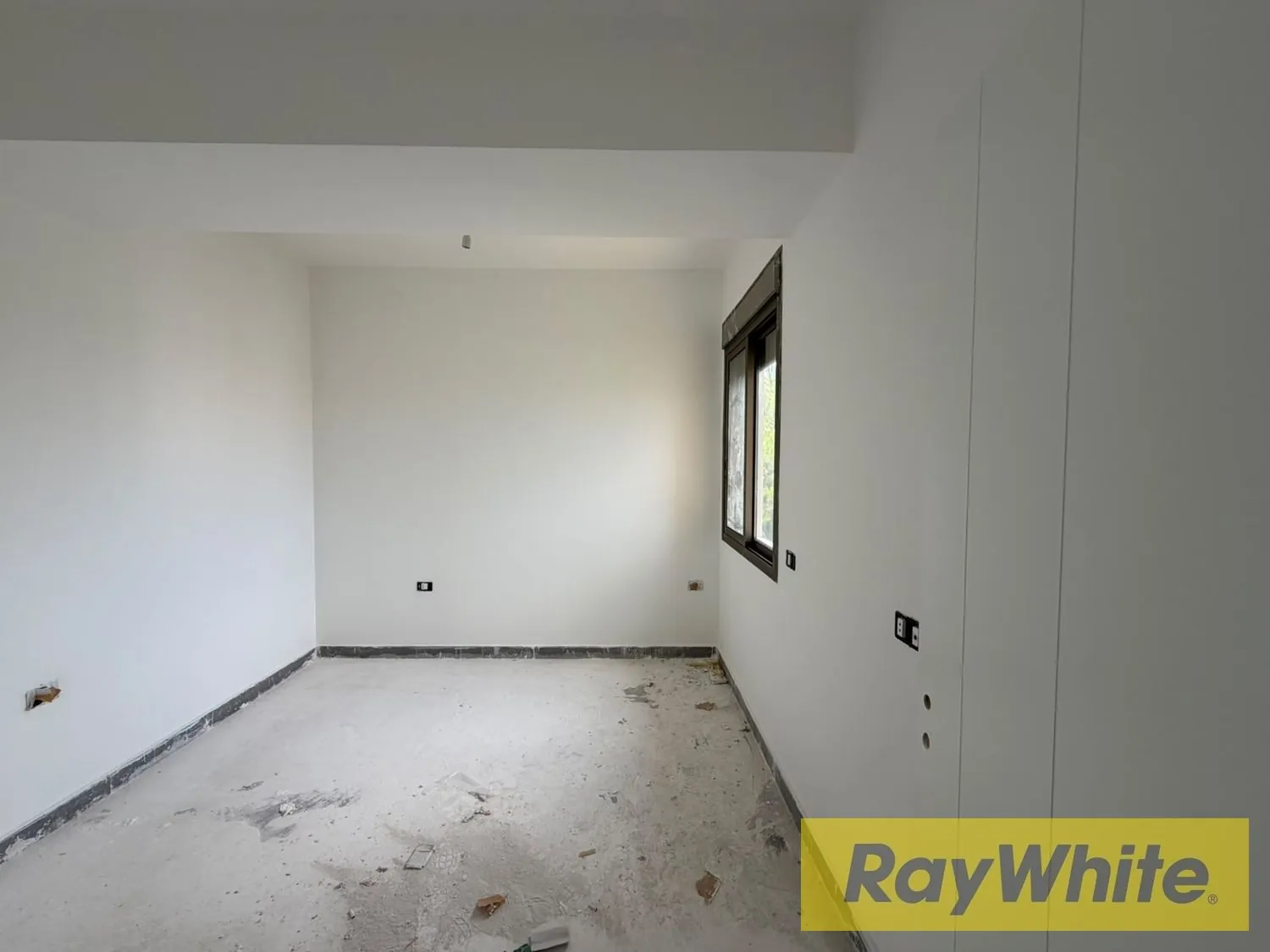 Duplex With Terrace For Sale In Jouret El Ballout — الصورة 5
