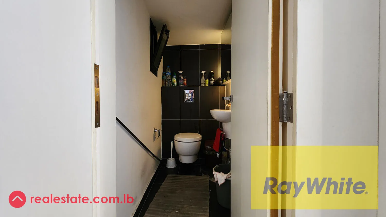 Shop For Rent In Achrafieh — الصورة 4